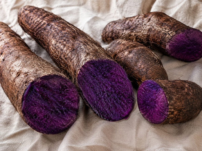 Ignames ube fraîches des Philippines coupées, chair violette de la variété kinampay