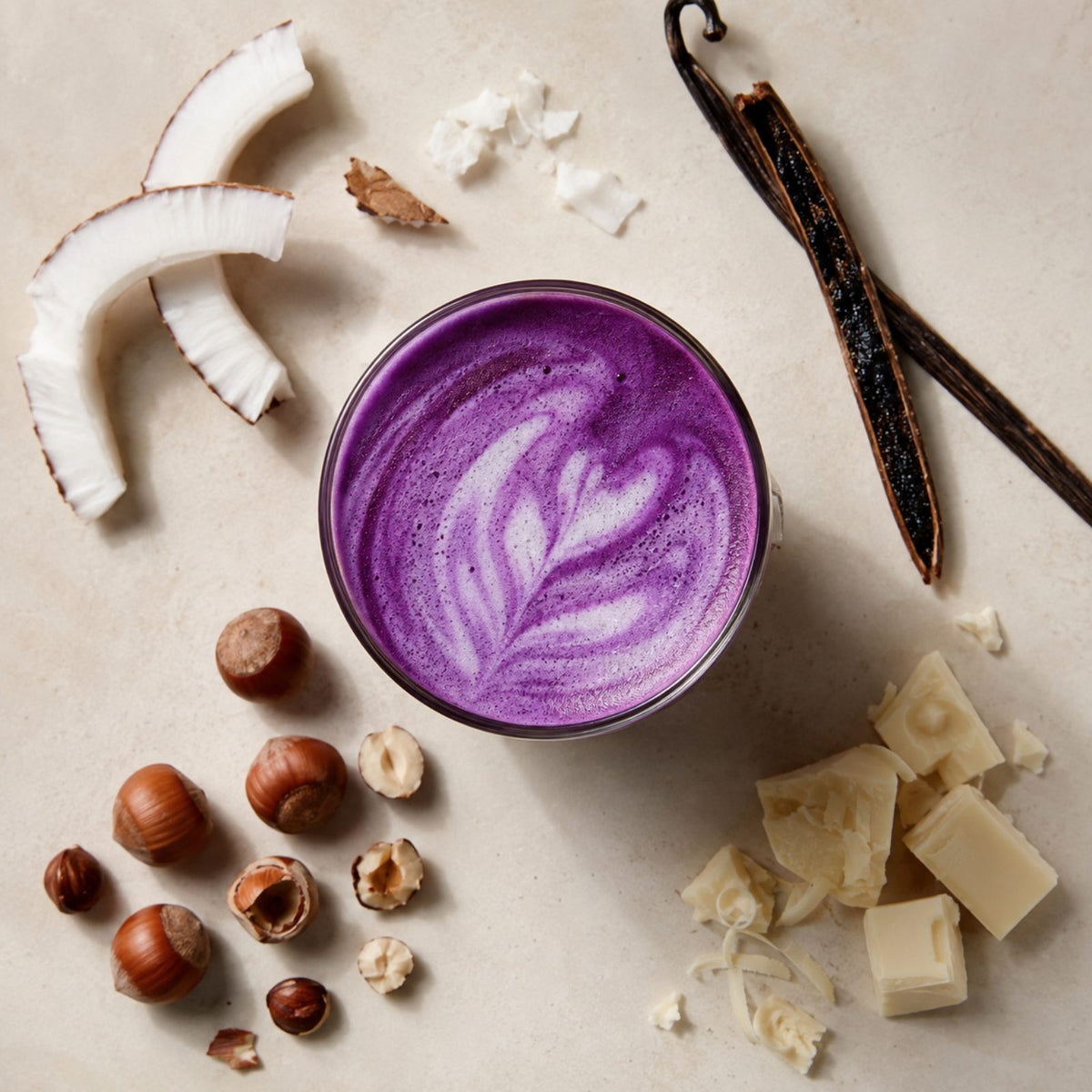 Ube latte violet entouré de coco, vanille et noisettes, associations de saveurs de l'ube