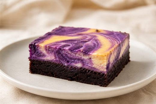 Brownie cheesecake à l'ube, base brownie et cheesecake violet marbré