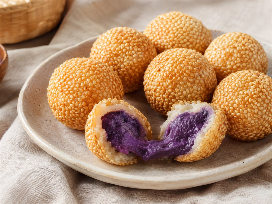 Ube buchi, boules de sésame à cœur violet