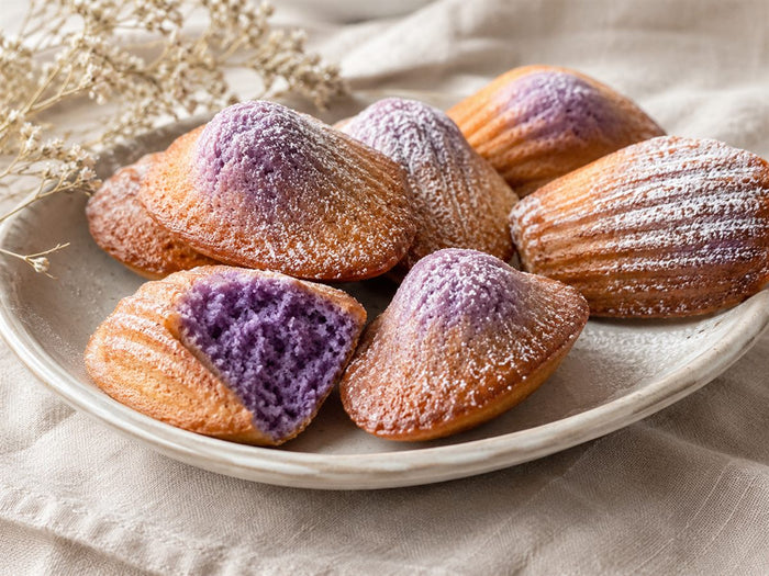 Madeleines à l'ube, bosse dorée et cœur violet