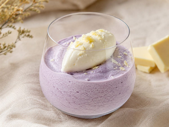 Mousse à l'ube violette aérienne en verrine