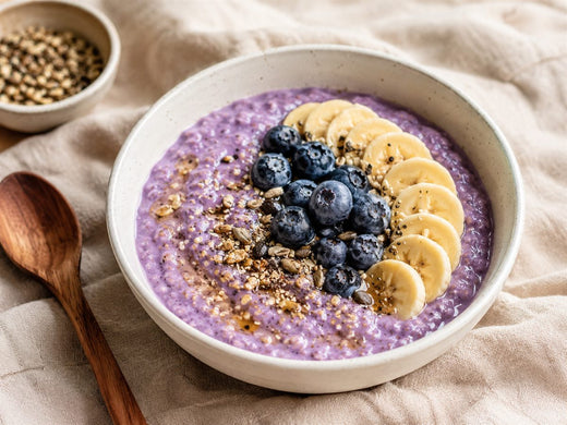 Porridge à l'ube violet aux fruits frais